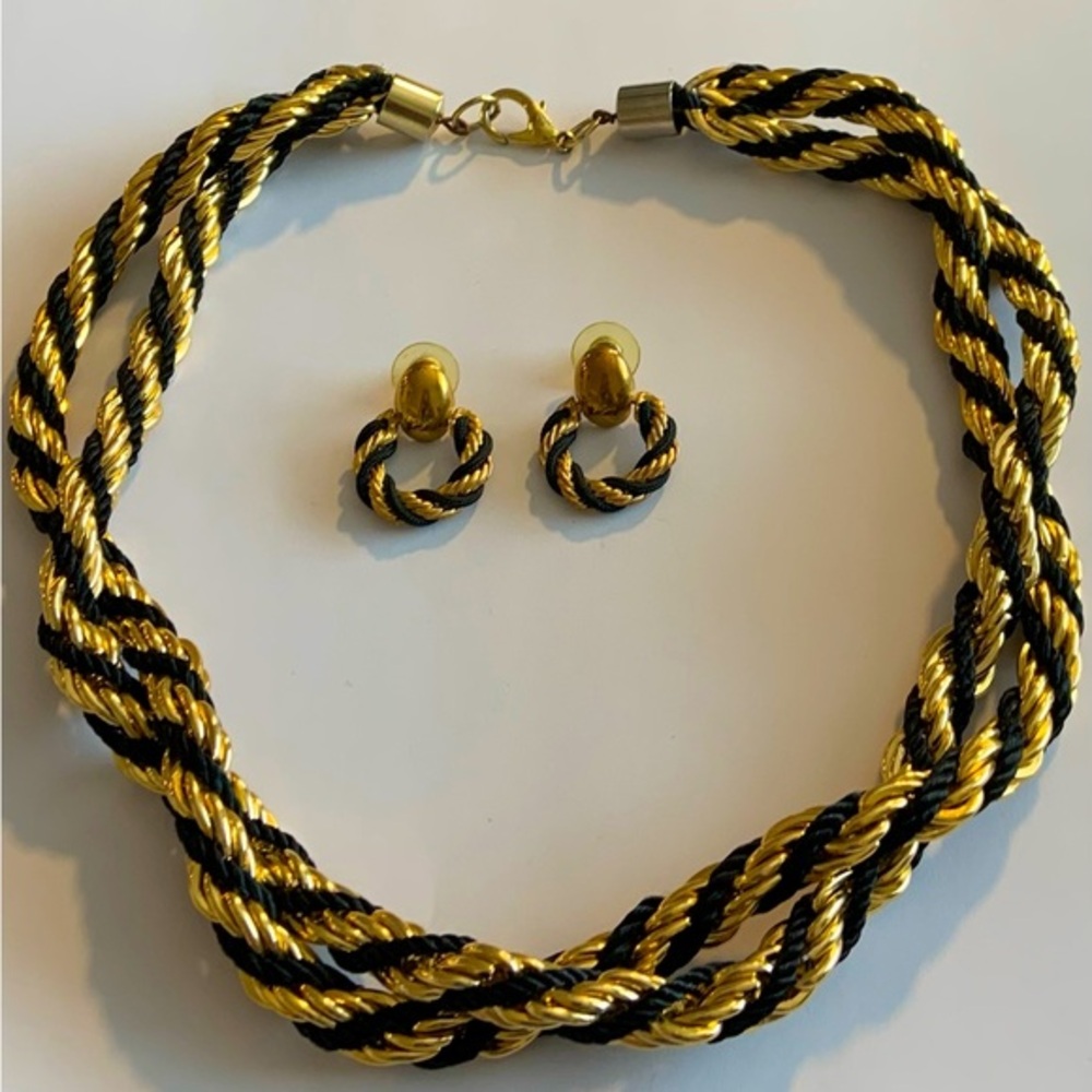 🦖5 for $20 | Vintage 80s twisted choker and earring set